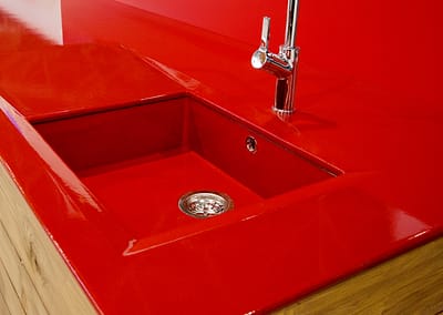 cuisinLavastone Countertop in rede-design-couleur-rouge-pyrolave-1